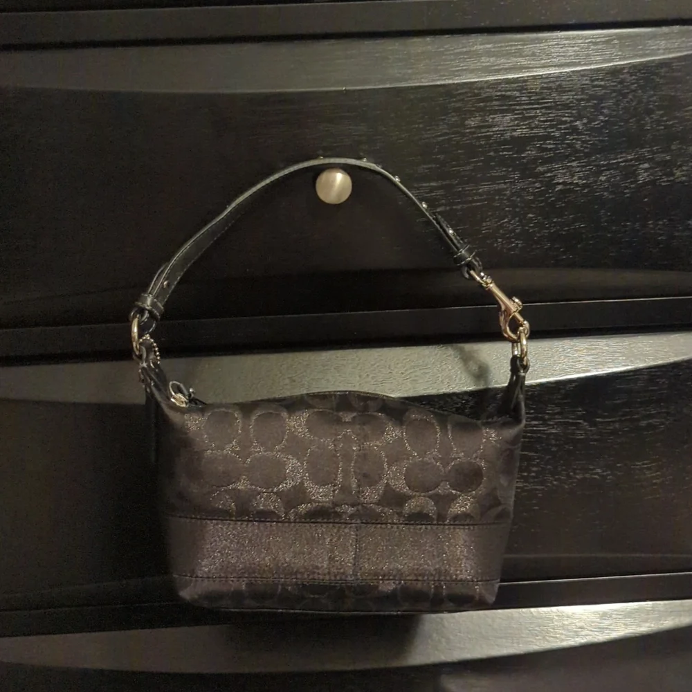 Coach signature C purse - Picture 7 of 8
